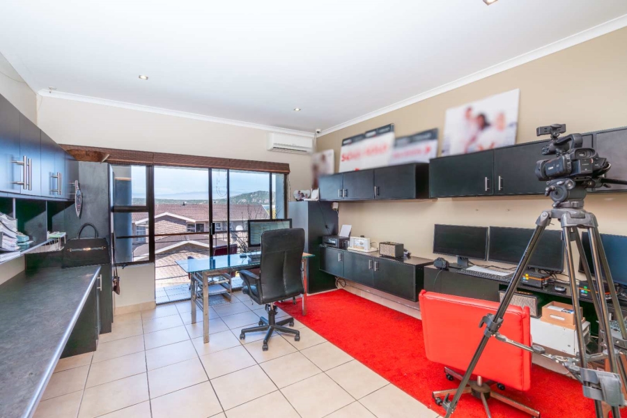 4 Bedroom Property for Sale in Myburgh Park Fase 2 Western Cape